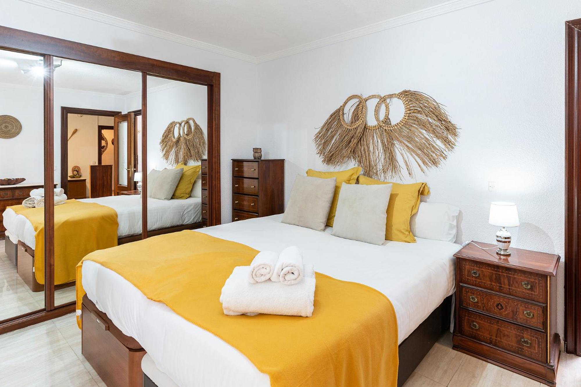 Blonzu Tailandia Apartment Torremolinos Bagian luar foto